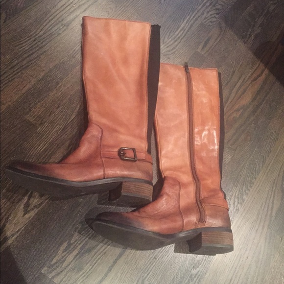 Vince Camuto Leather Boots - Picture 2 of 4
